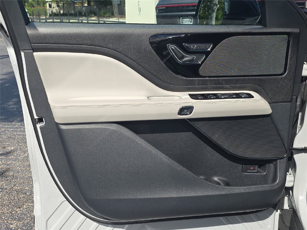 New 2027 Lincoln Aviator 2WD image 14