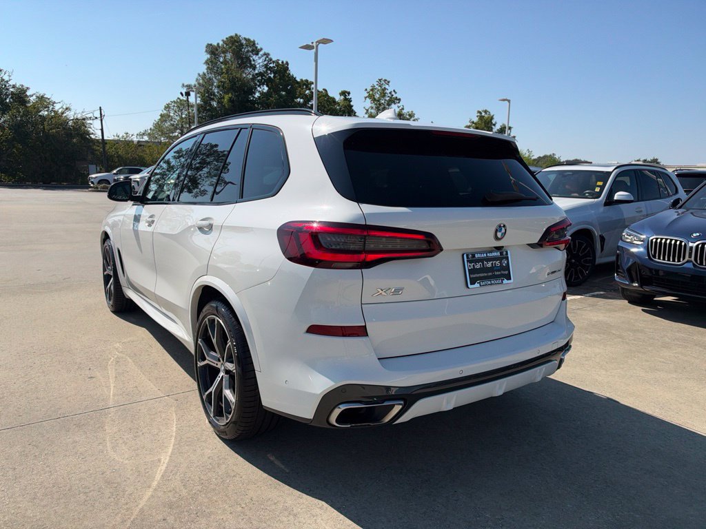 Used 2022 BMW X5 sDrive40i w/ M Sport Package RWD image 3