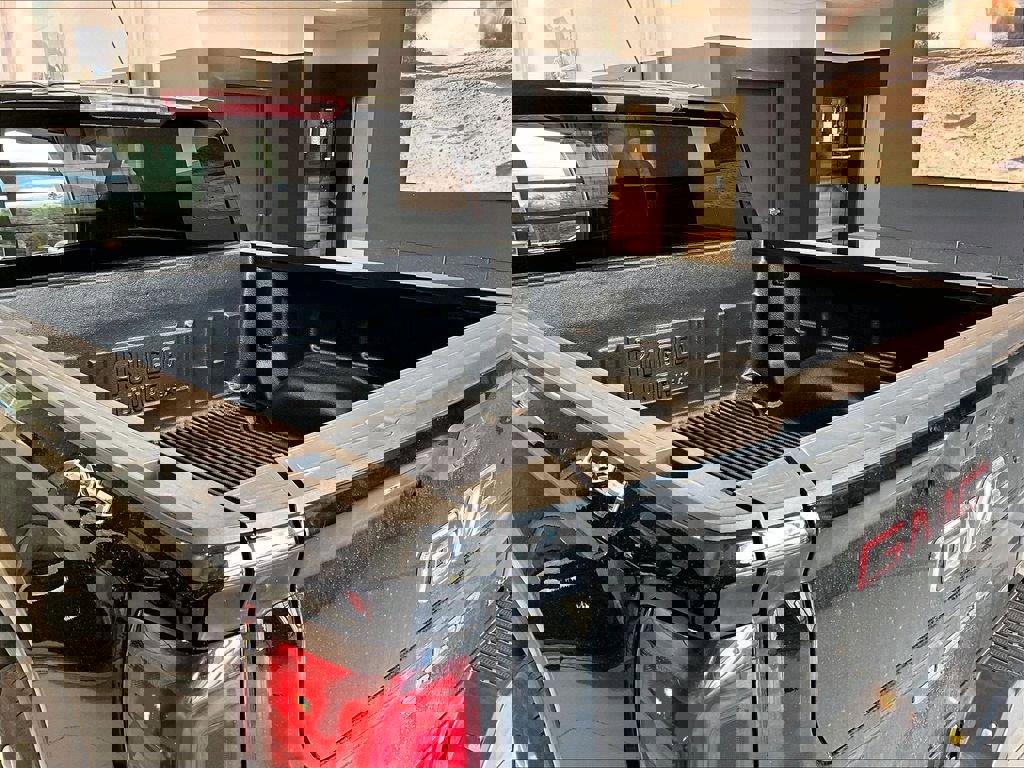 Used 2024 GMC Sierra 1500 SLT image 24