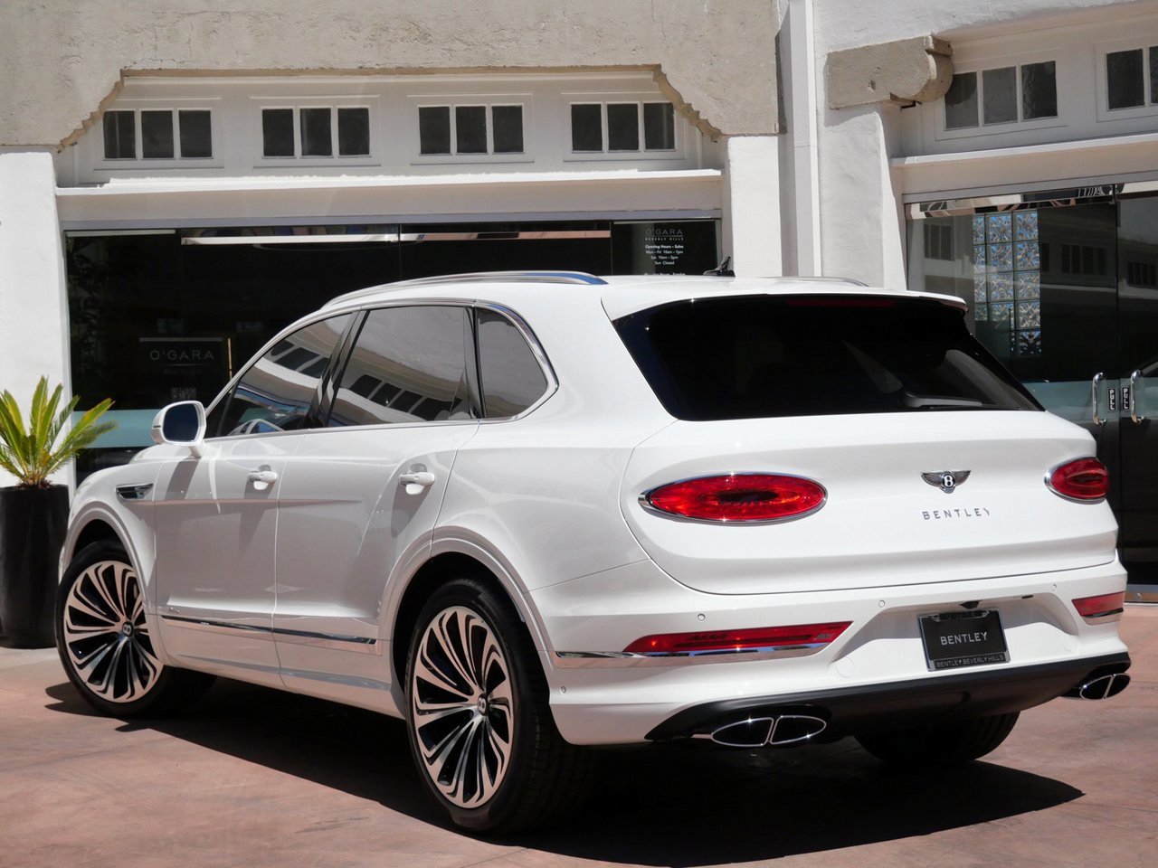New 2025 Bentley Bentayga image 3