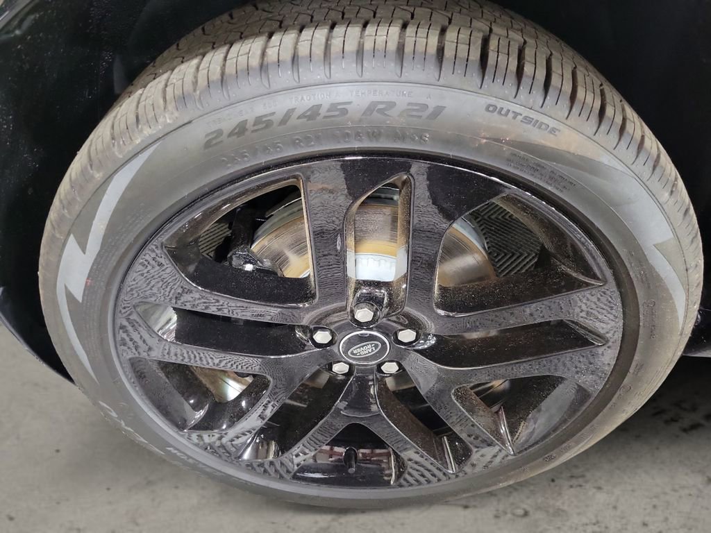 New 2025 Land Rover Discovery Sport Dynamic SE image 9