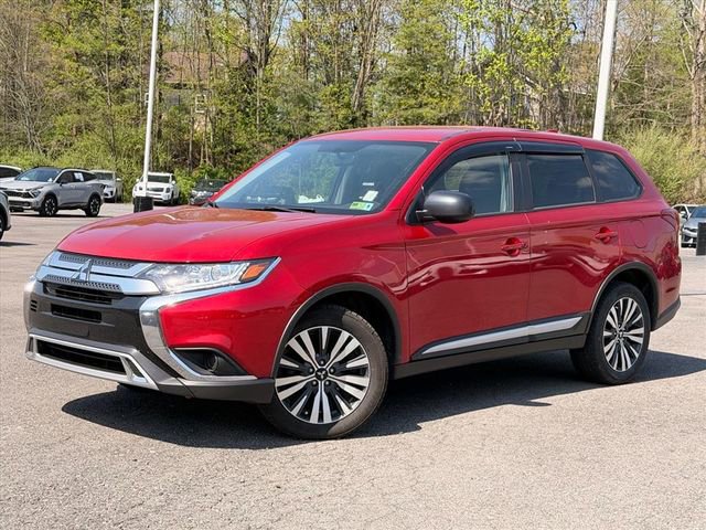 Used 2020 Mitsubishi Outlander AWD image 2