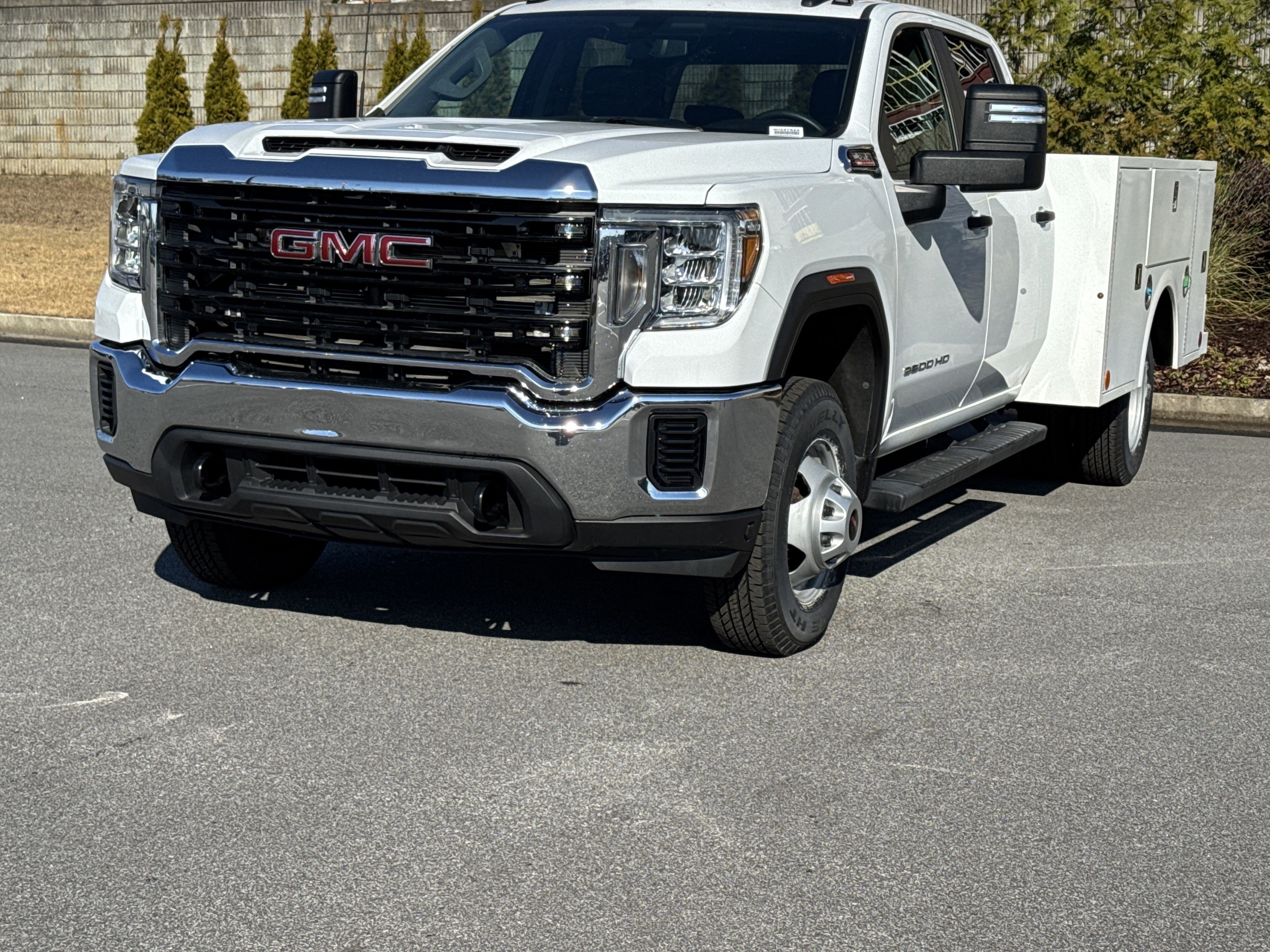 Used 2023 GMC Sierra 3500 Pro w/ Convenience Package image 6