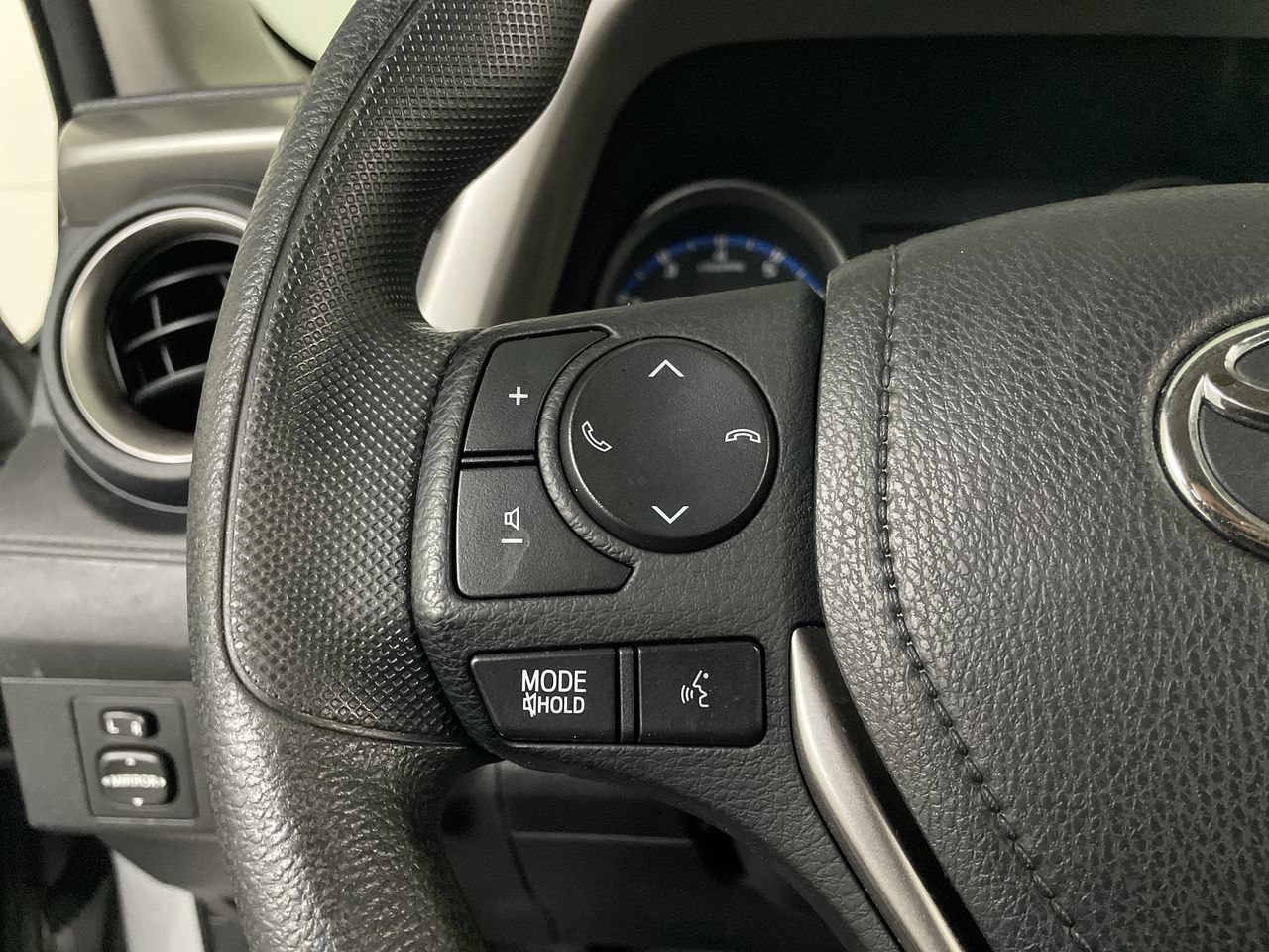 Used 2017 Toyota RAV4 LE w/ All Weather Liner Package AWD/4WD image 25