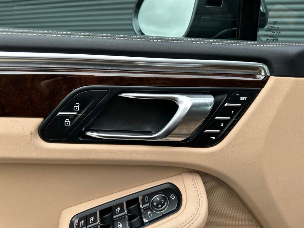 Certified 2025 Porsche Macan image 20