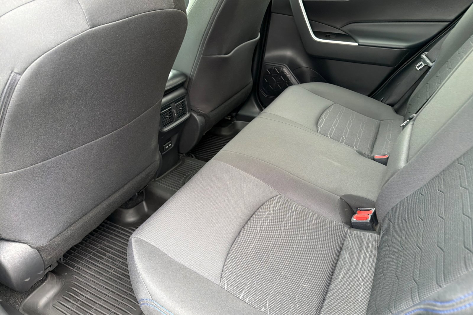 Used 2024 Toyota RAV4 SE image 12