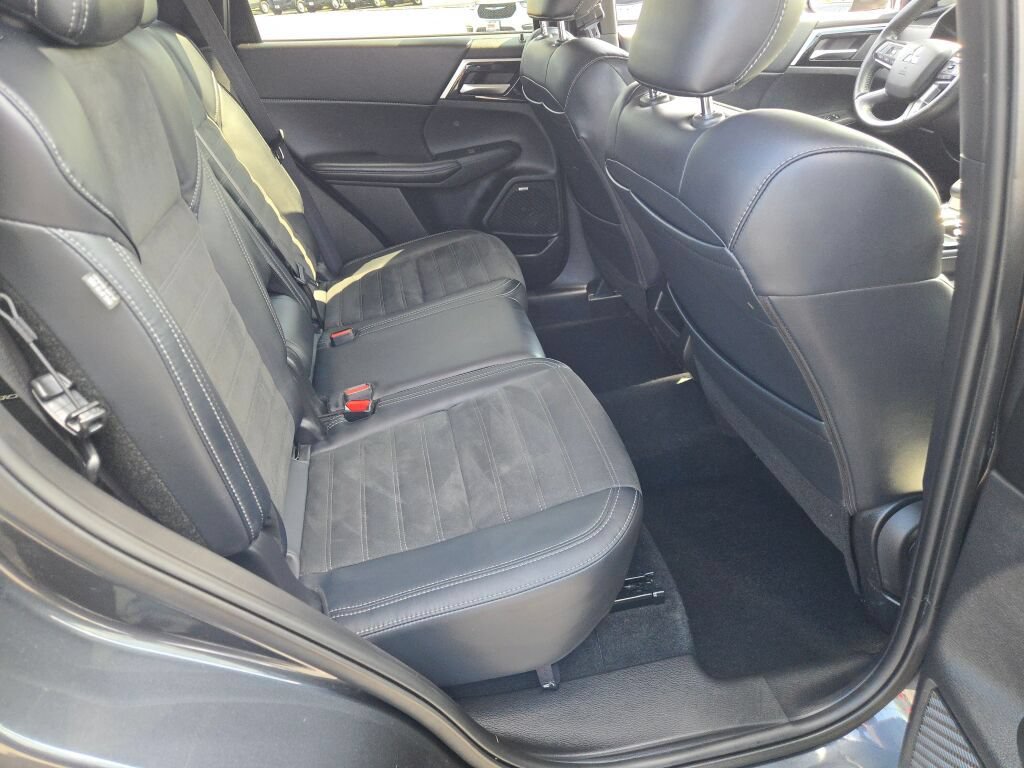 Used 2025 Mitsubishi Outlander SE AWD/4WD image 13