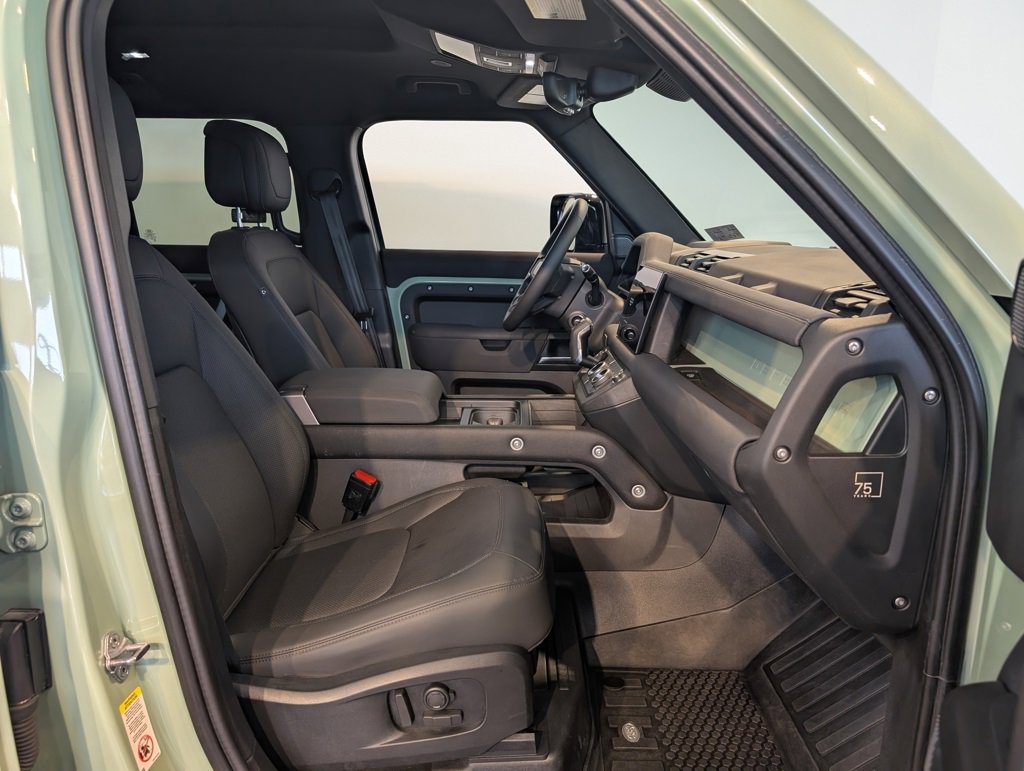 Used 2023 Land Rover Defender 110 75th Limited Edition image 32