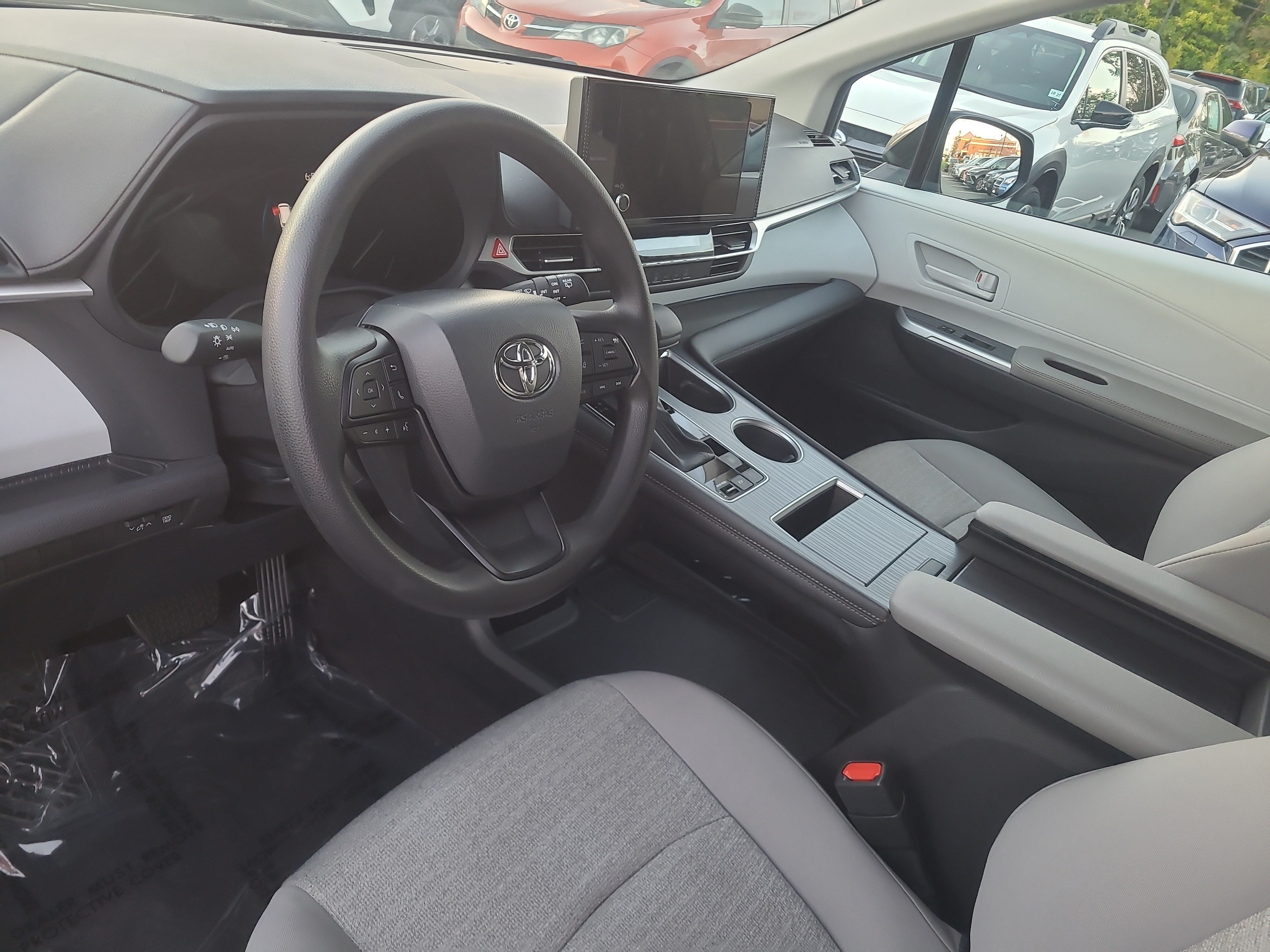 Certified 2025 Toyota Sienna LE FWD image 15