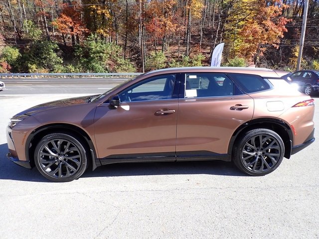 New 2025 Toyota Crown Signia image 7