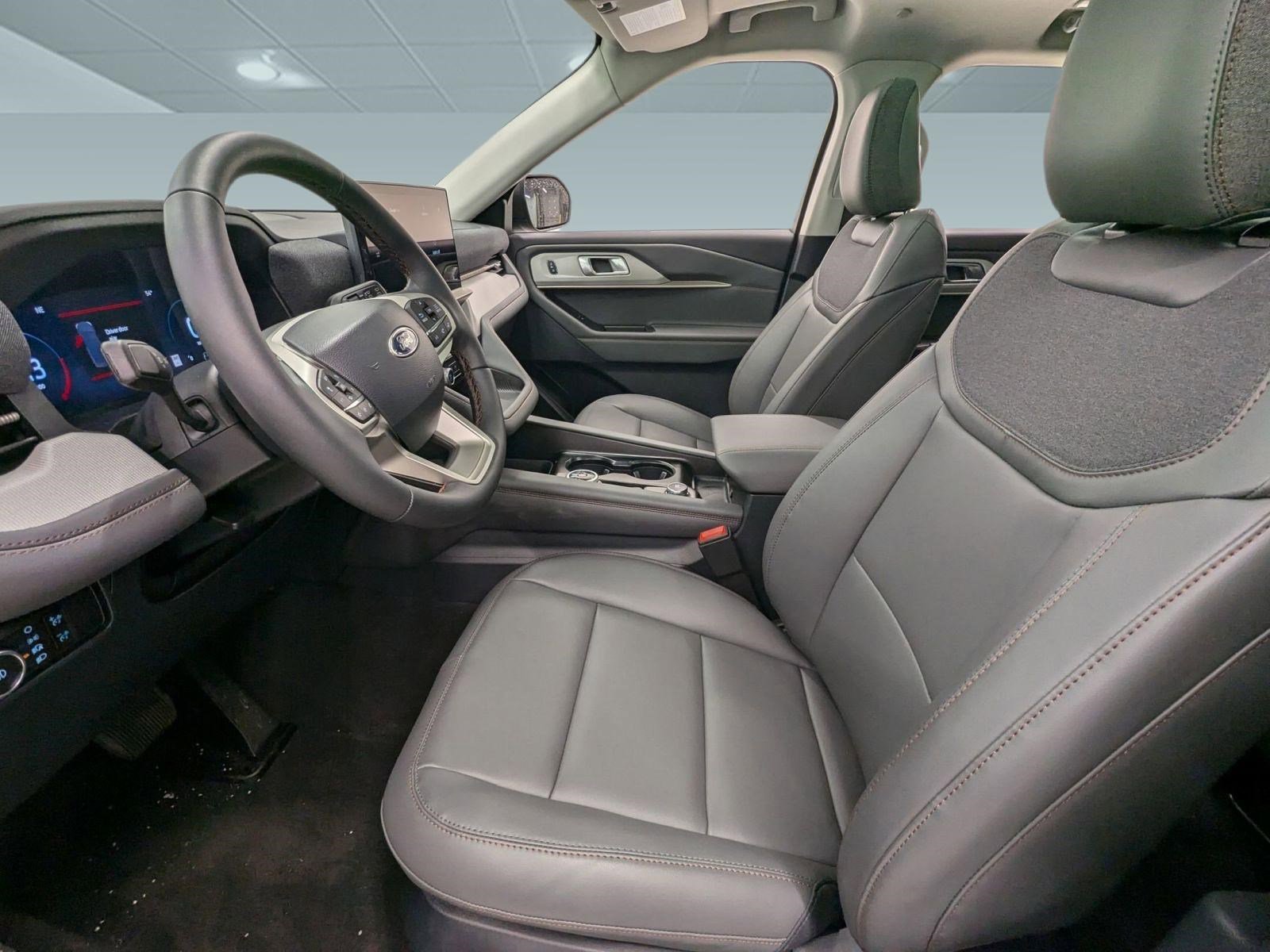 New 2026 Ford Explorer Active w/ Active Comfort Package image 4