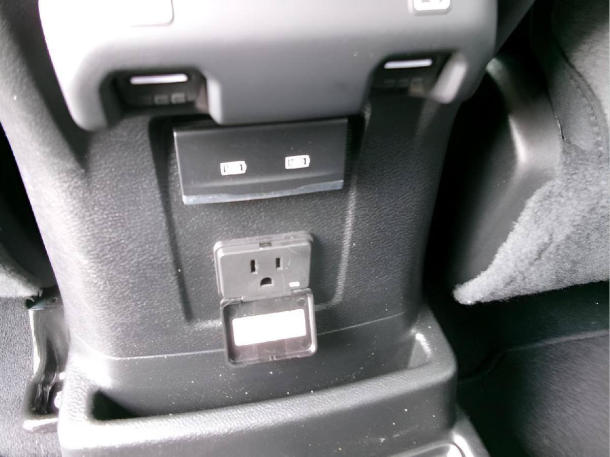 Used 2025 Jeep Wrangler Unlimited Sahara w/ Safety Group AWD/4WD image 11