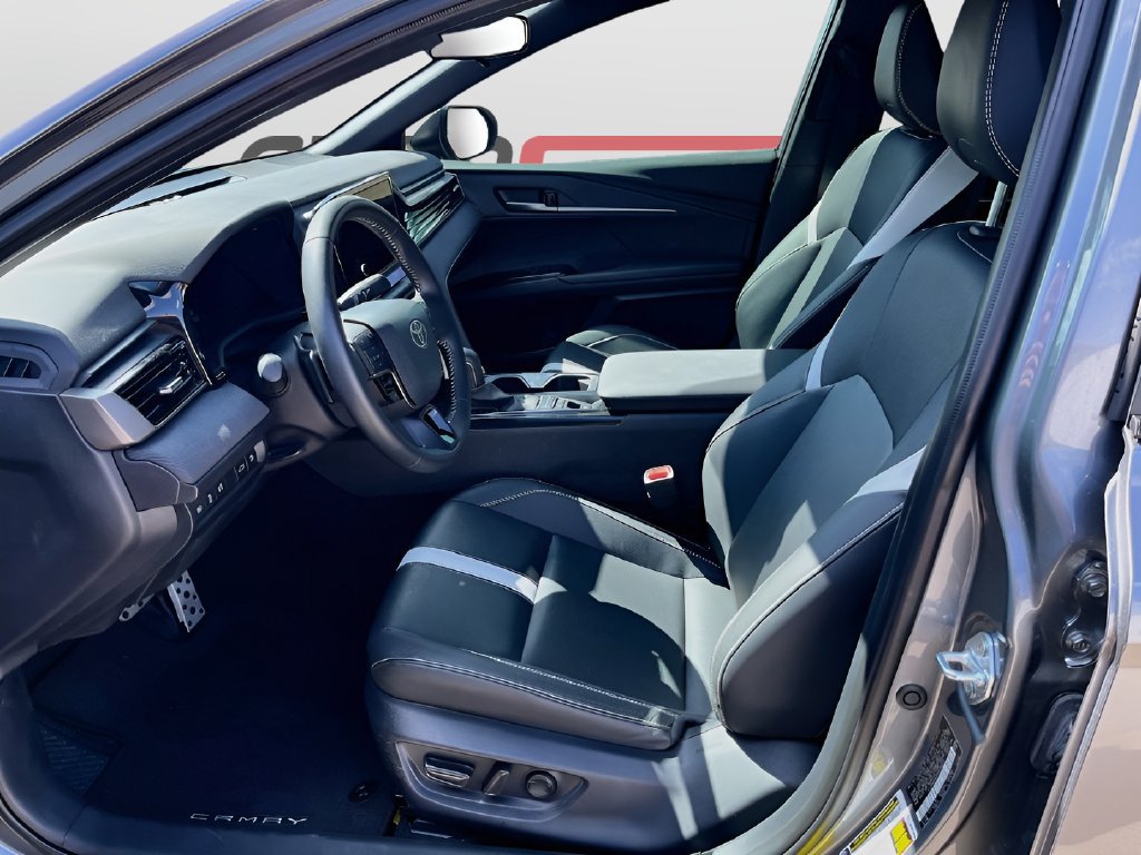 Used 2025 Toyota Camry SE FWD image 21