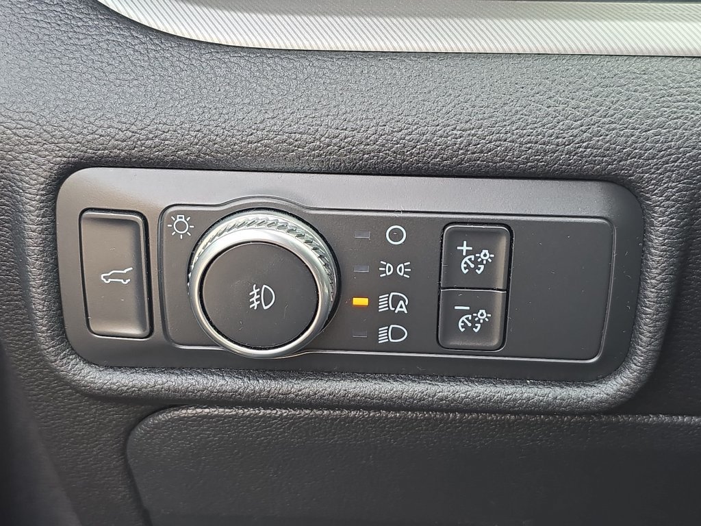 Used 2020 Ford Explorer XLT w/ Equipment Group 202A RWD image 32