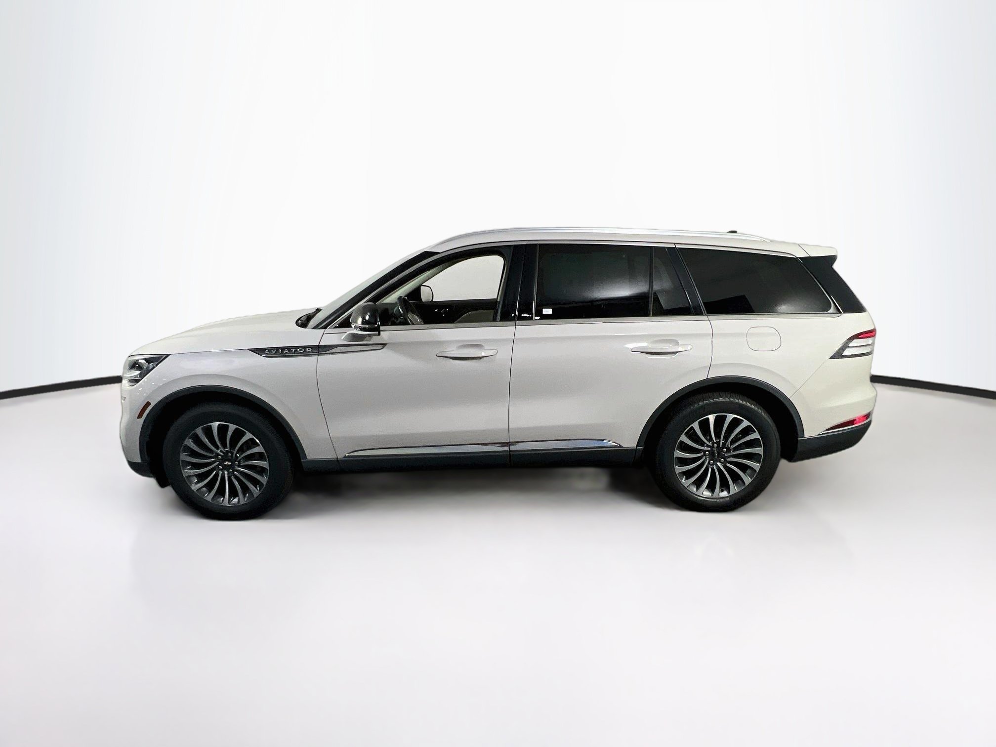 Used 2023 Lincoln Aviator Reserve w/ Elements Package Plus AWD/4WD image 8