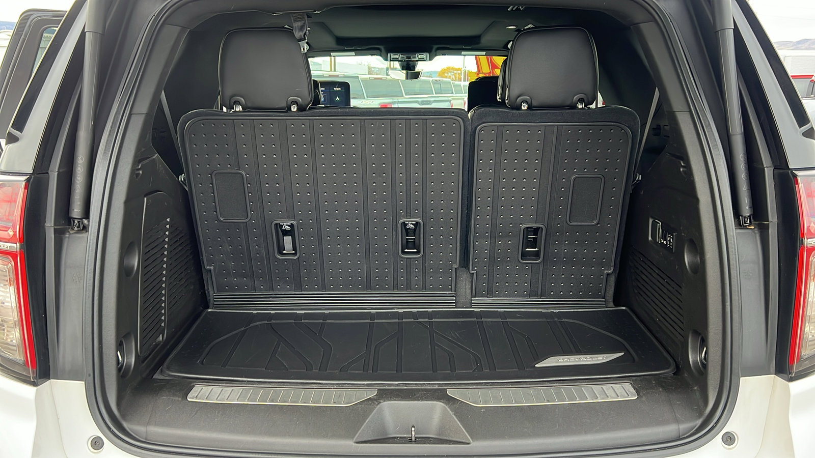 Used 2021 Chevrolet Tahoe Premier w/ Premium Package image 12