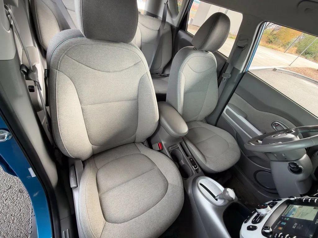Used 2016 Kia Soul EV FWD image 47