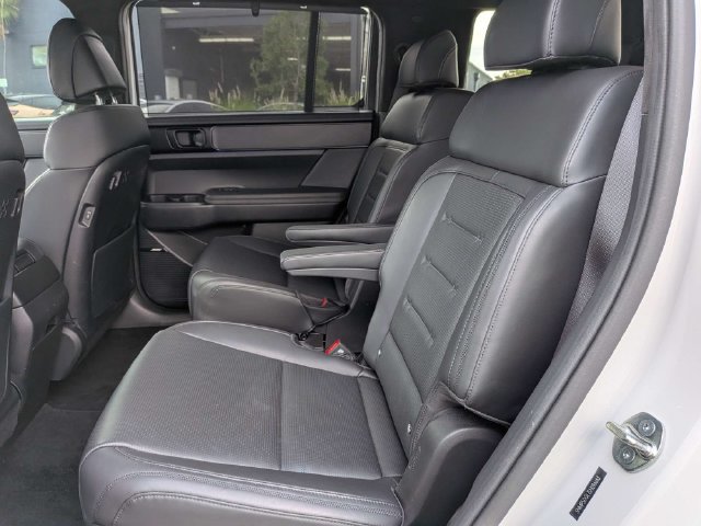 Used 2025 Hyundai Santa Fe Calligraphy AWD/4WD image 16