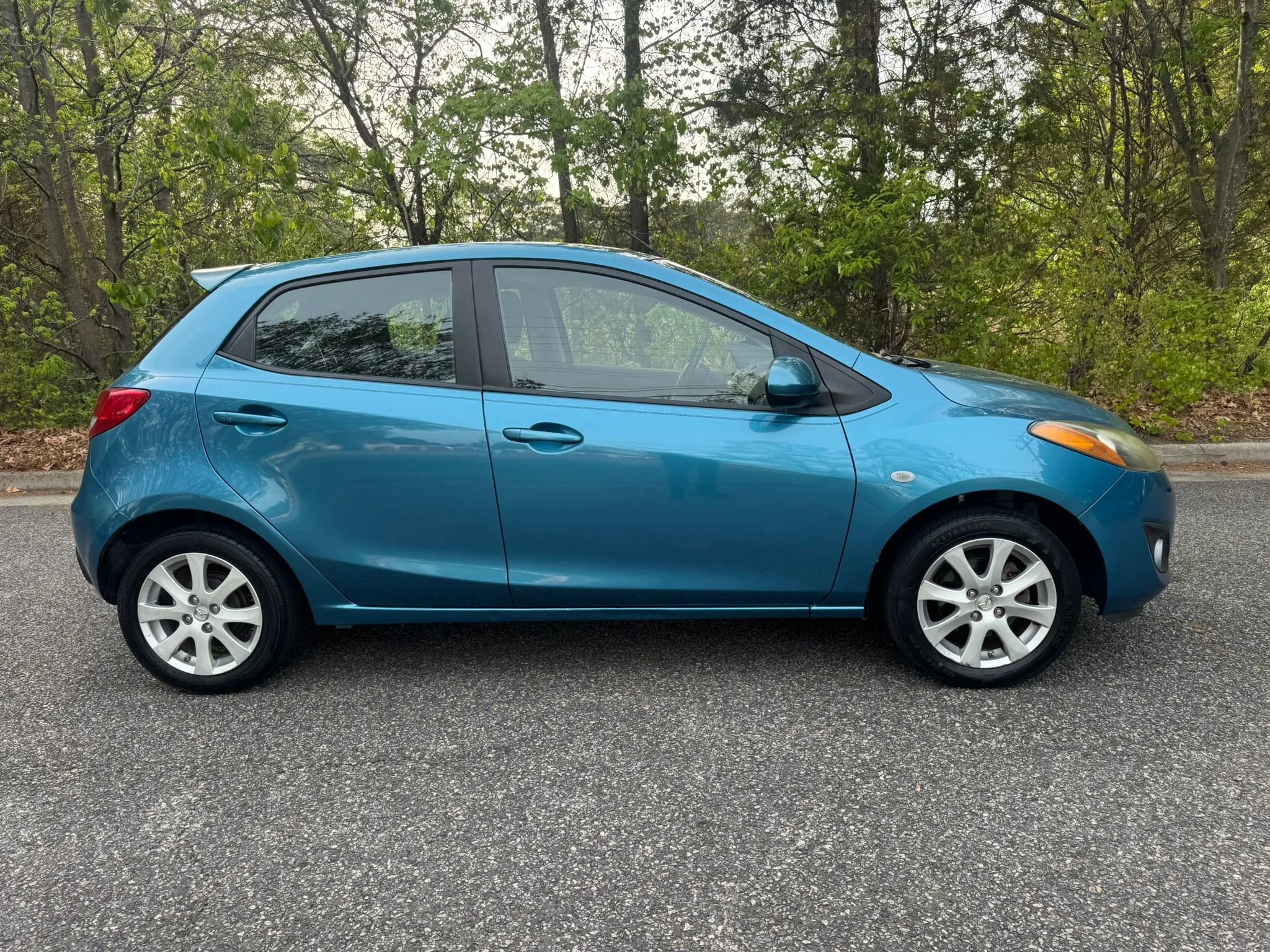Used 2011 MAZDA MAZDA2 Touring FWD image 2