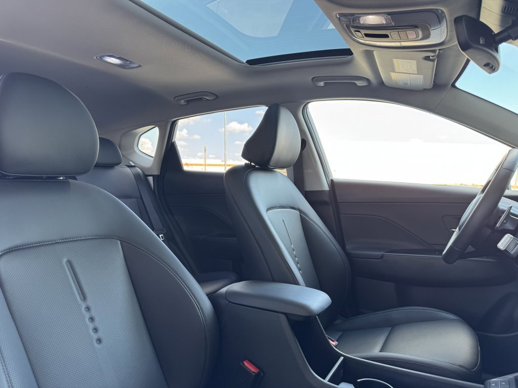 Used 2024 Hyundai Kona Limited image 42