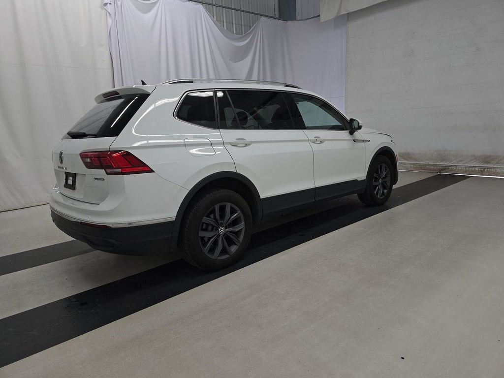 Used 2022 Volkswagen Tiguan SE w/ Panoramic Sunroof Package image 4