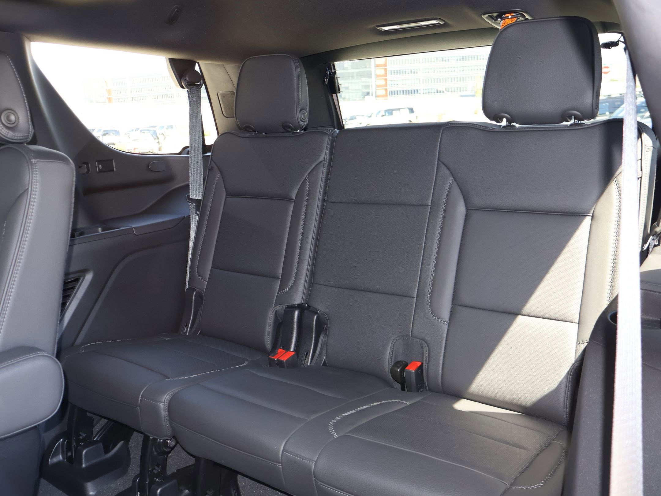 Used 2024 GMC Yukon Denali w/ Advanced Technology Package AWD/4WD image 27