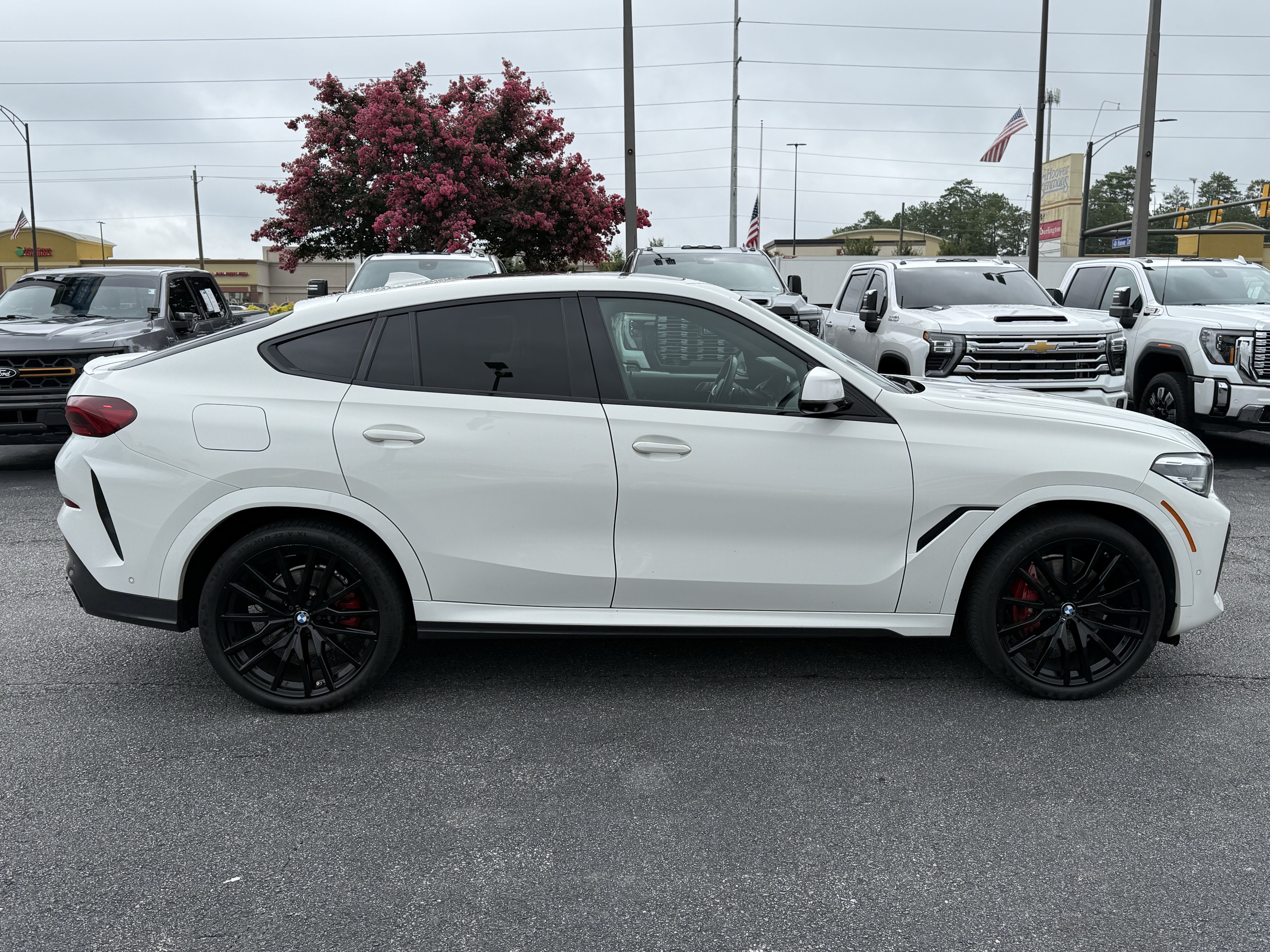 Used 2022 BMW X6 xDrive40i w/ M Sport Package AWD/4WD image 11