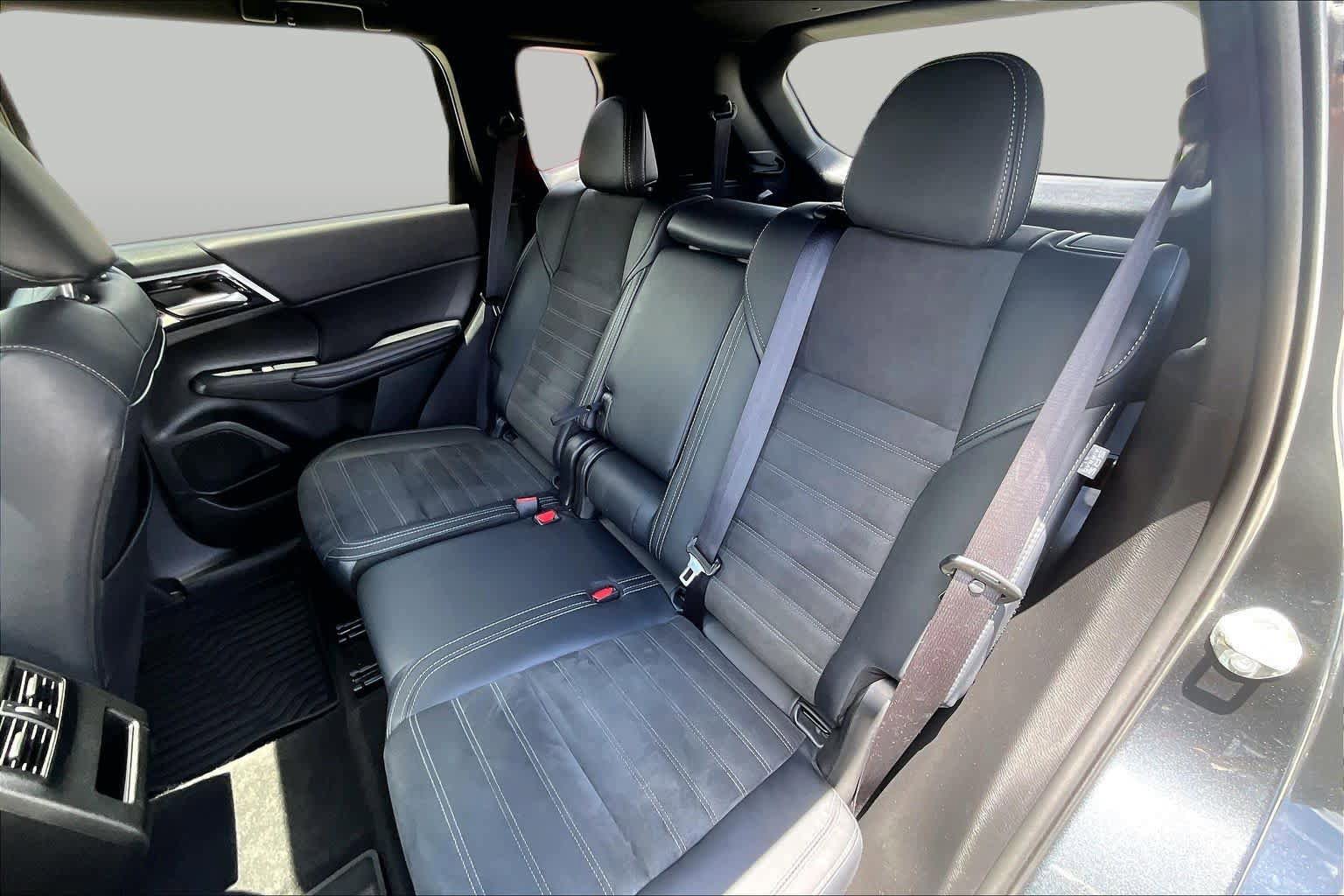 Used 2024 Mitsubishi Outlander SE Black Edition FWD image 19