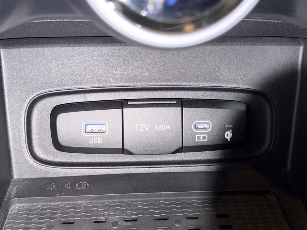 Certified 2024 Hyundai Venue Limited FWD image 32