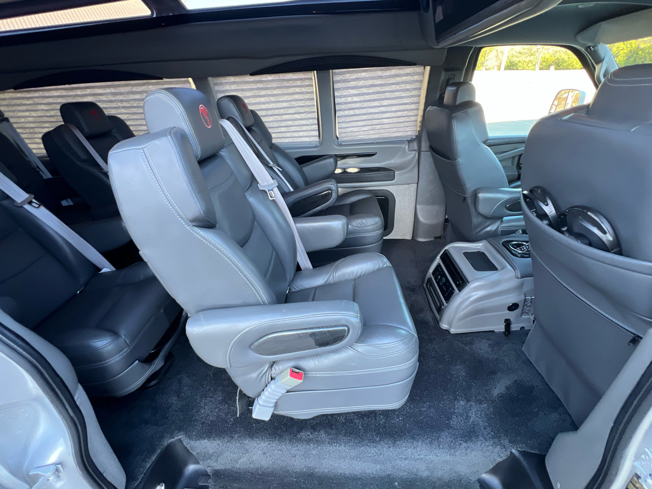 Used 2023 Chevrolet Express 2500 Extended image 40