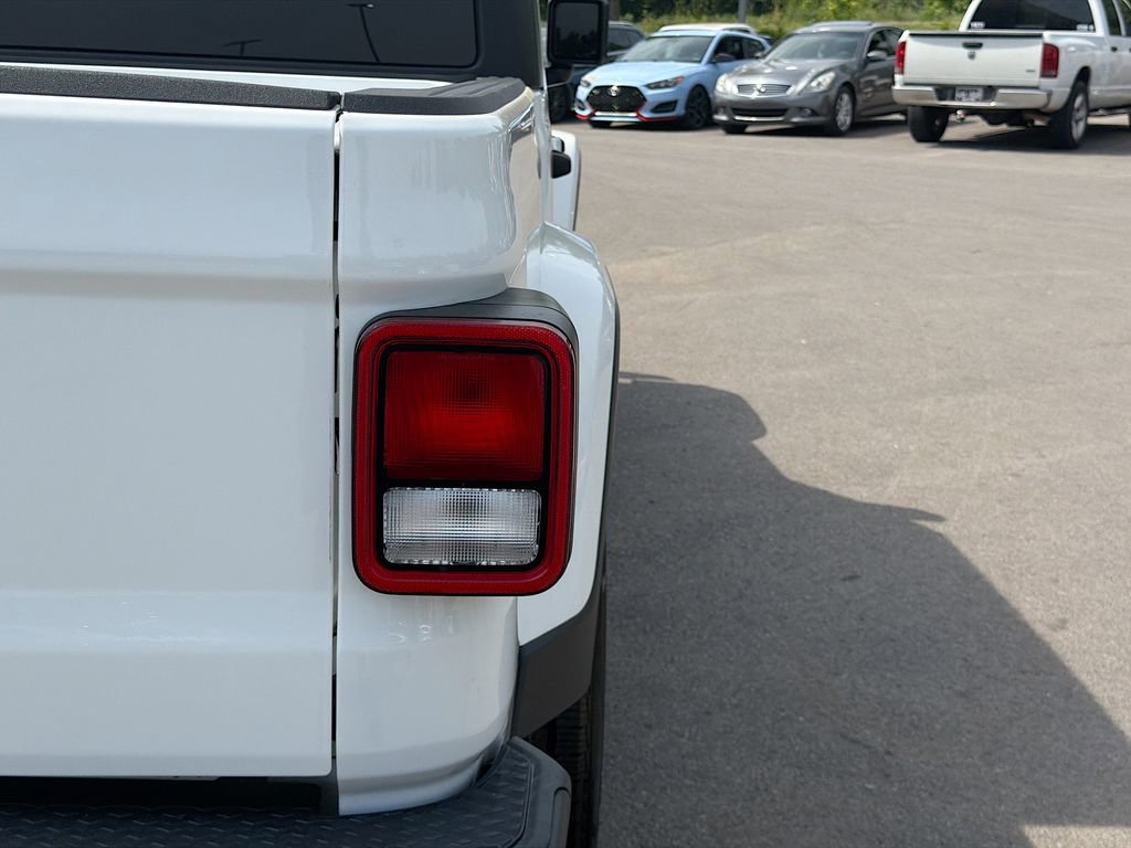 Used 2022 Jeep Gladiator Sport AWD/4WD image 11