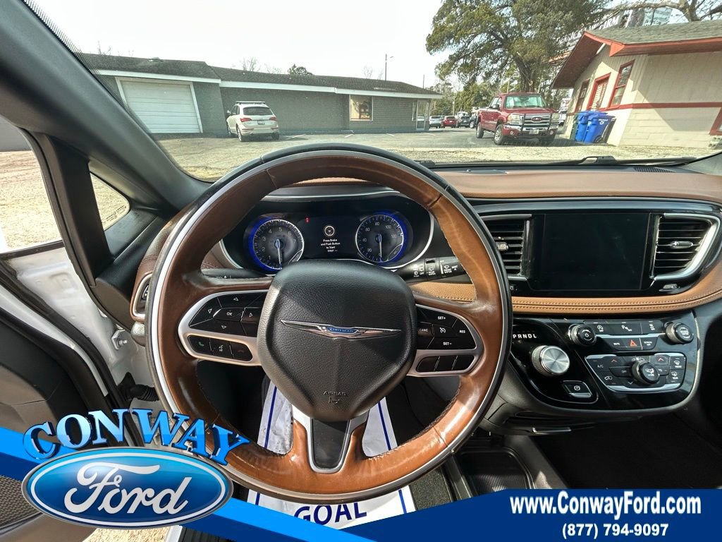 Used 2020 Chrysler Pacifica Limited image 32