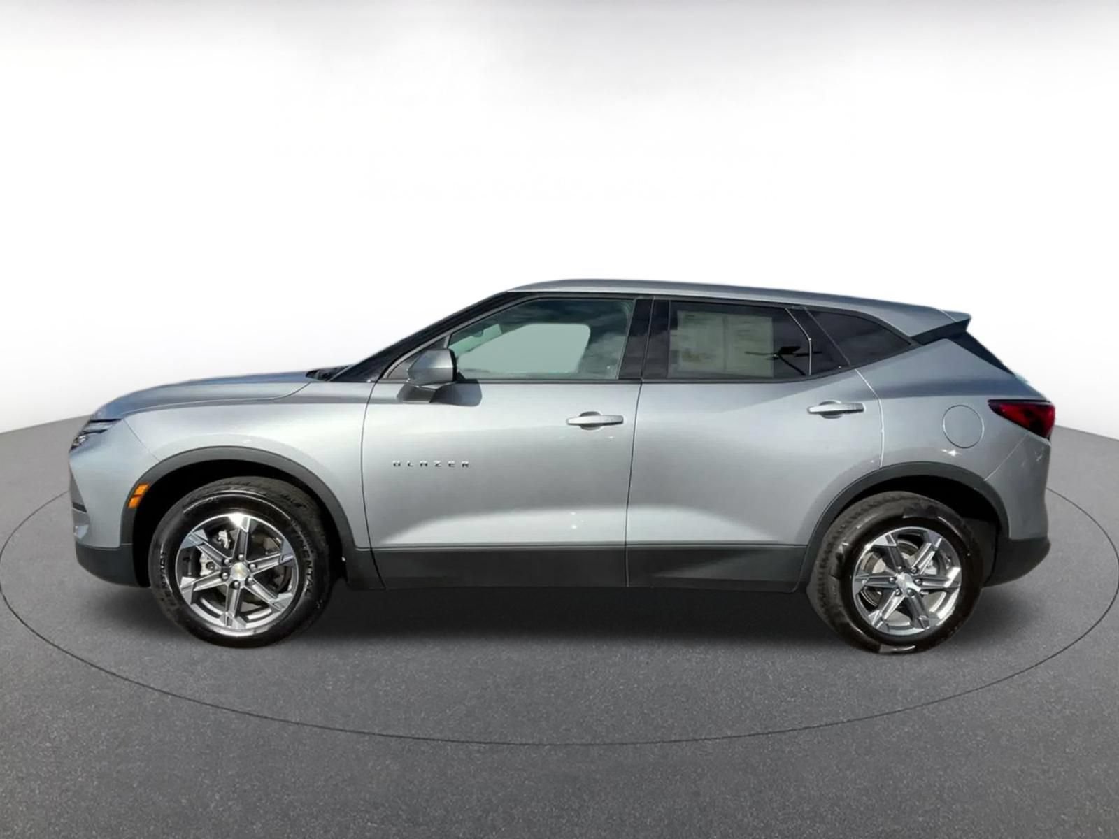 Used 2025 Chevrolet Blazer LT FWD image 8
