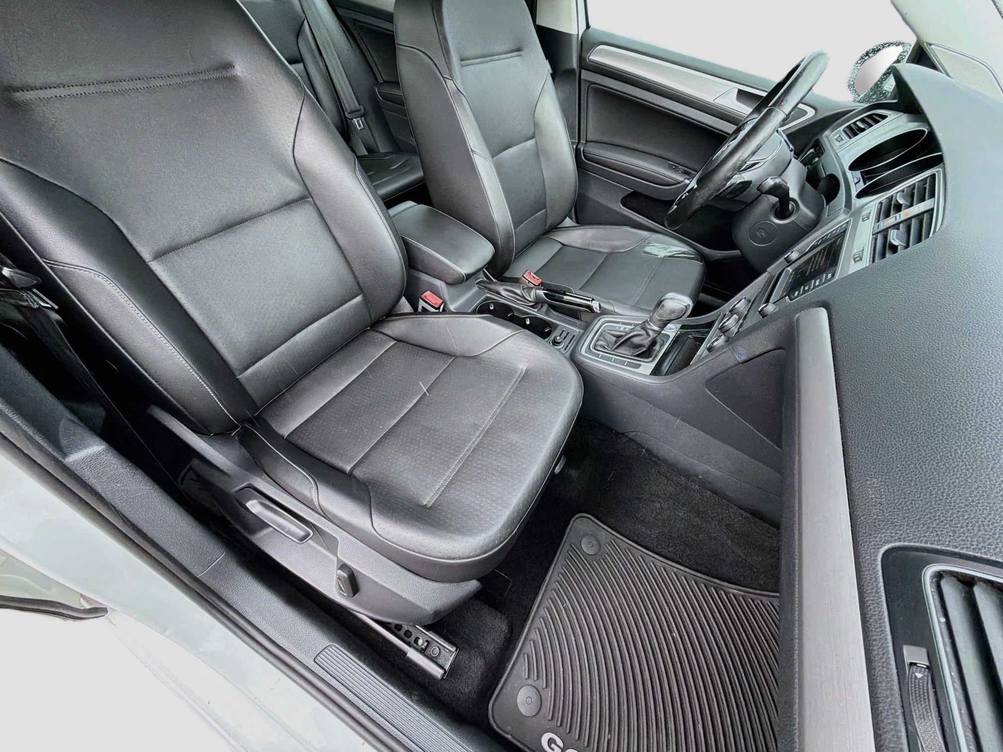 Used 2017 Volkswagen Golf S FWD image 14