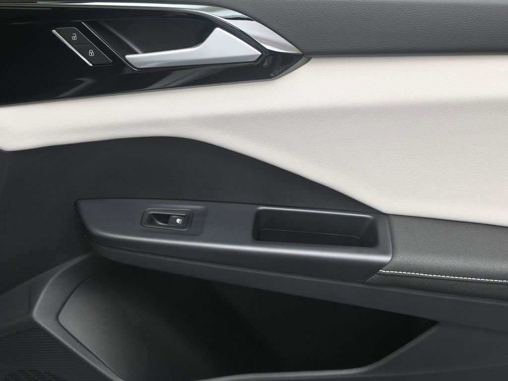 New 2025 Volkswagen Taos S image 11