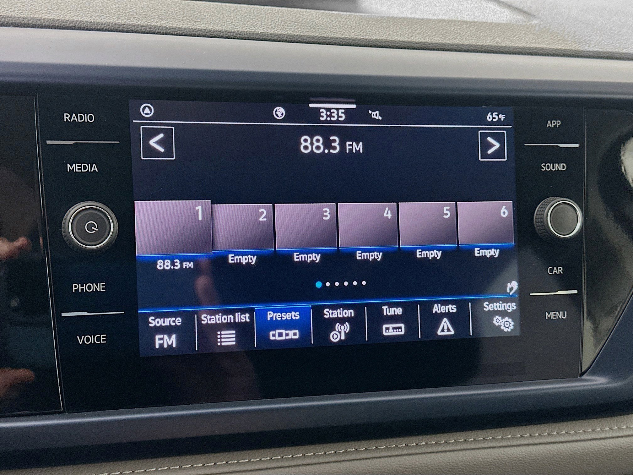 Used 2024 Volkswagen Taos SE image 19