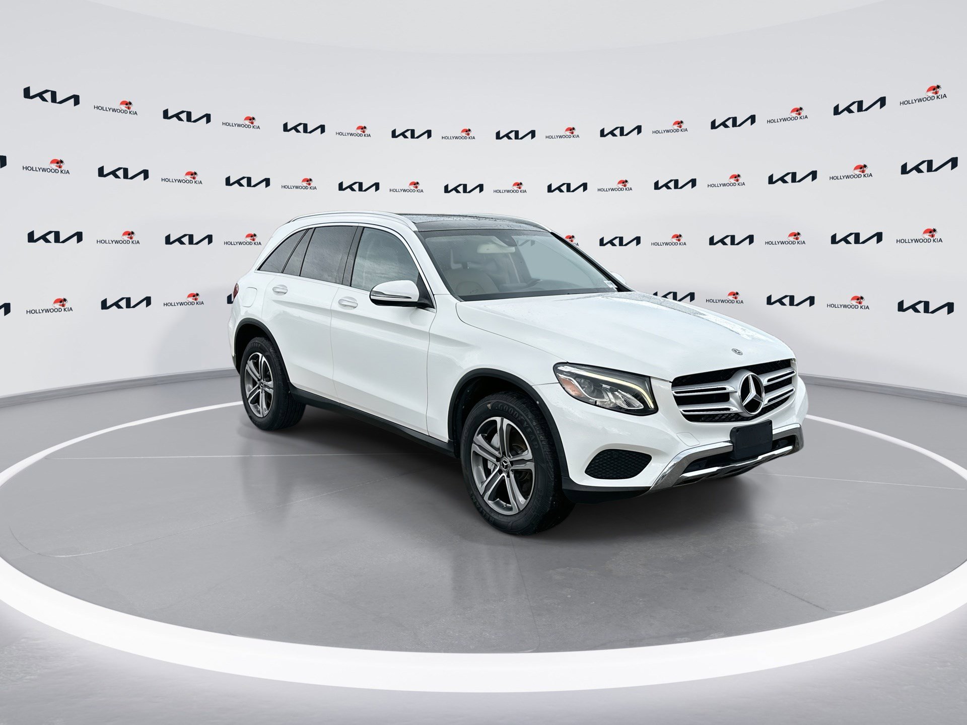 Used 2019 Mercedes-Benz GLC 300 image 2