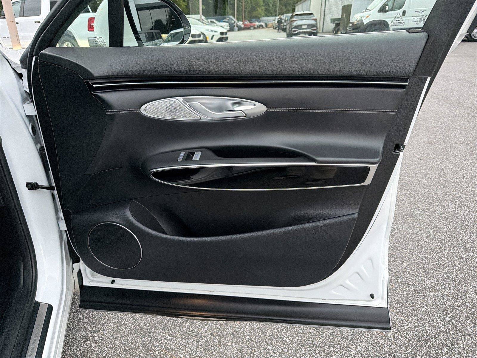 Used 2025 Genesis GV70 2.5T AWD/4WD image 13
