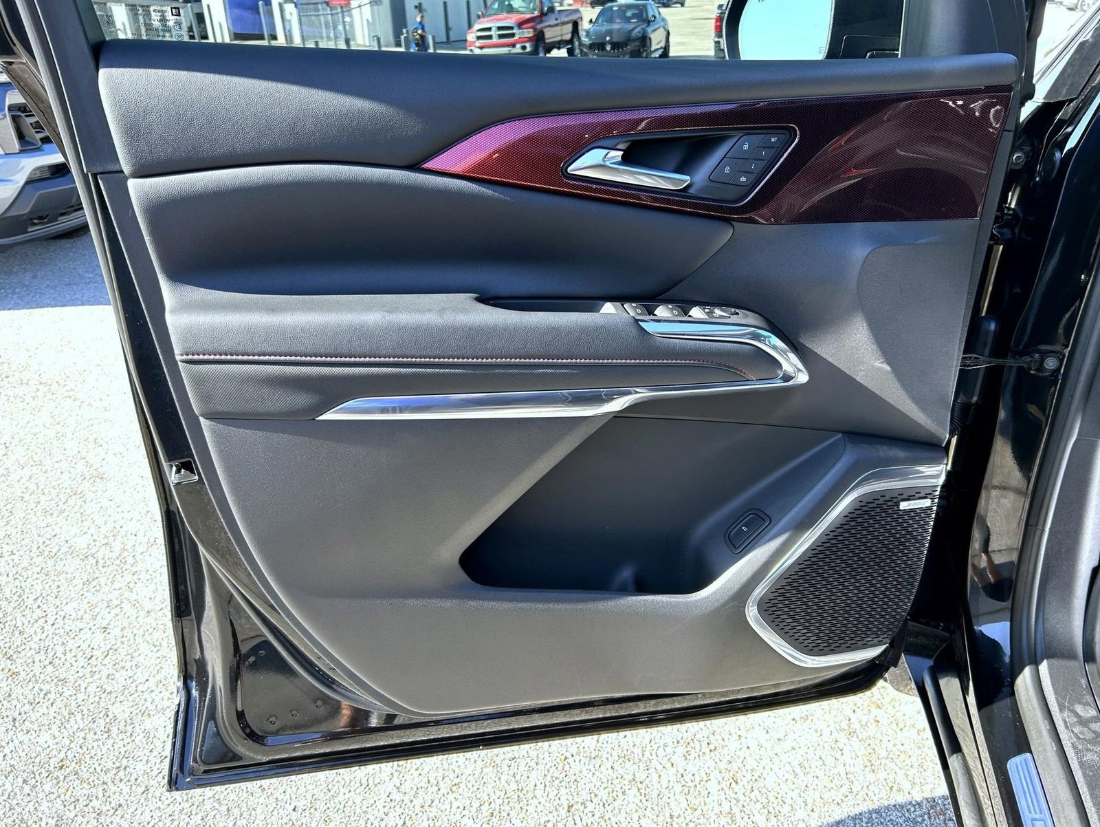 Used 2025 Chevrolet Traverse RS w/ LPO, Floor Liner Package image 9