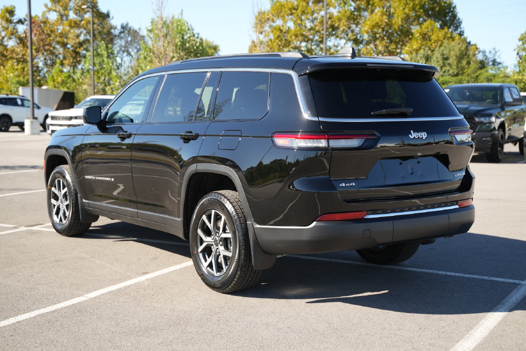 New 2027 Jeep Grand Cherokee L Laredo w/ MOPAR Finishing Package AWD/4WD image 5