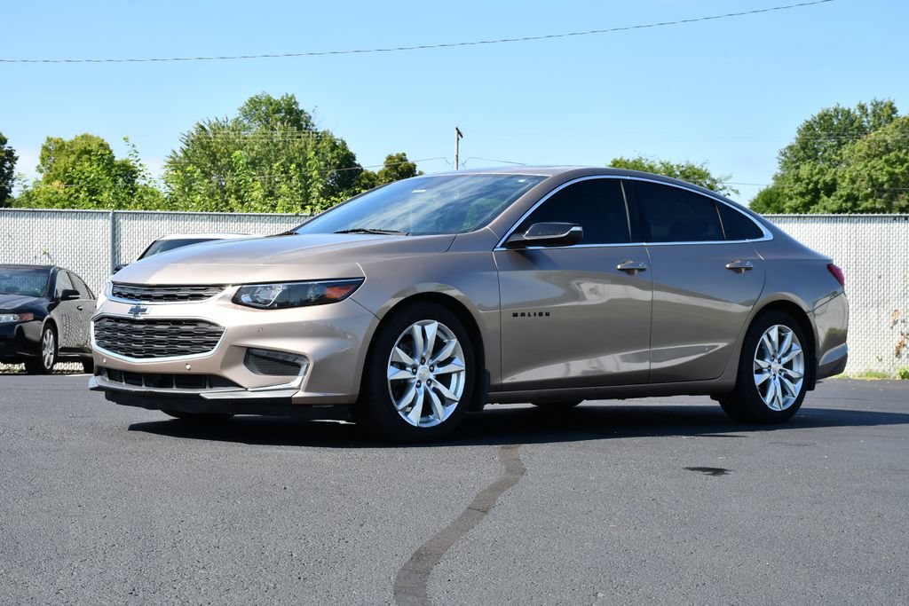 Used 2018 Chevrolet Malibu Hybrid w/ Leather Package FWD image 3