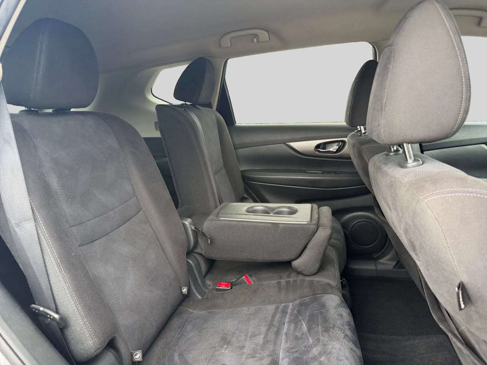 Used 2015 Nissan Rogue SV FWD image 18