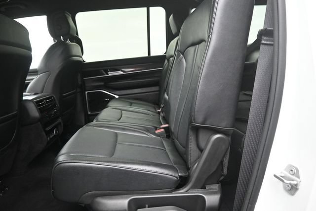 Used 2024 Jeep Wagoneer Series II w/ Flexible Seating Group RWD image 11