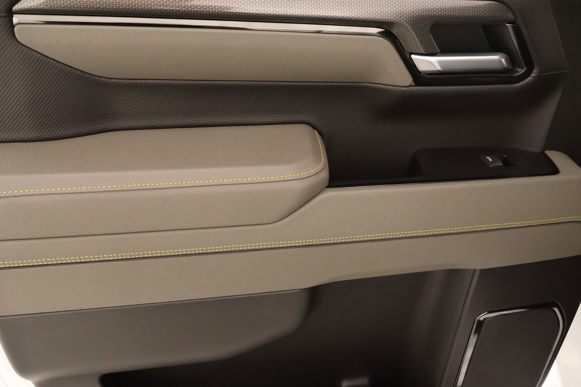 Used 2025 Chevrolet Silverado 1500 ZR2 w/ Technology Package image 19