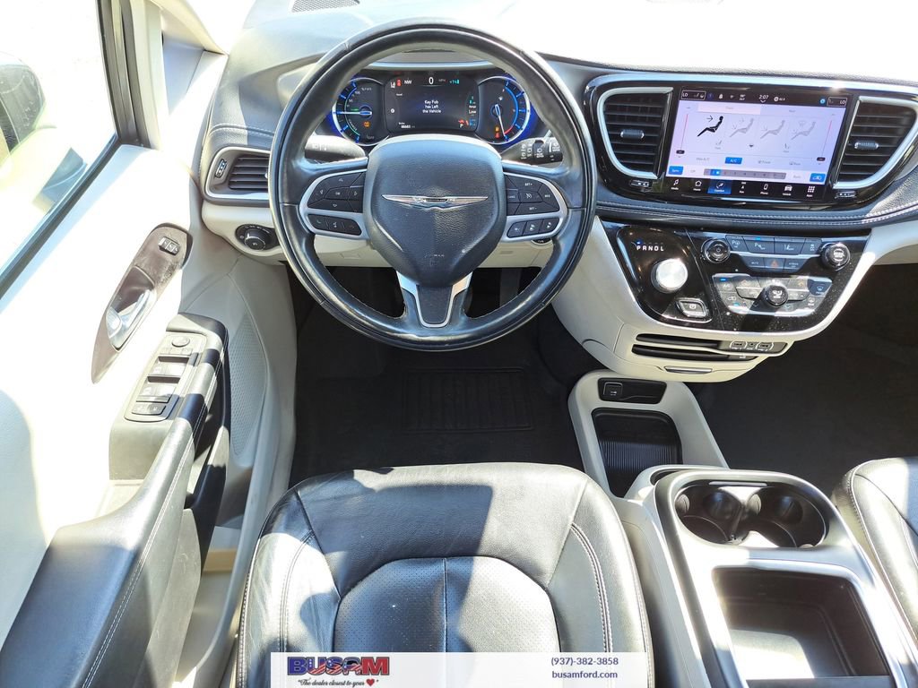 Used 2022 Chrysler Pacifica Touring-L w/ Uconnect Theater Family Group image 8