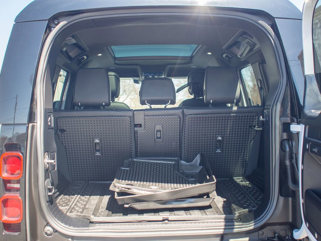 Used 2023 Land Rover Defender 110 X-Dynamic SE image 38