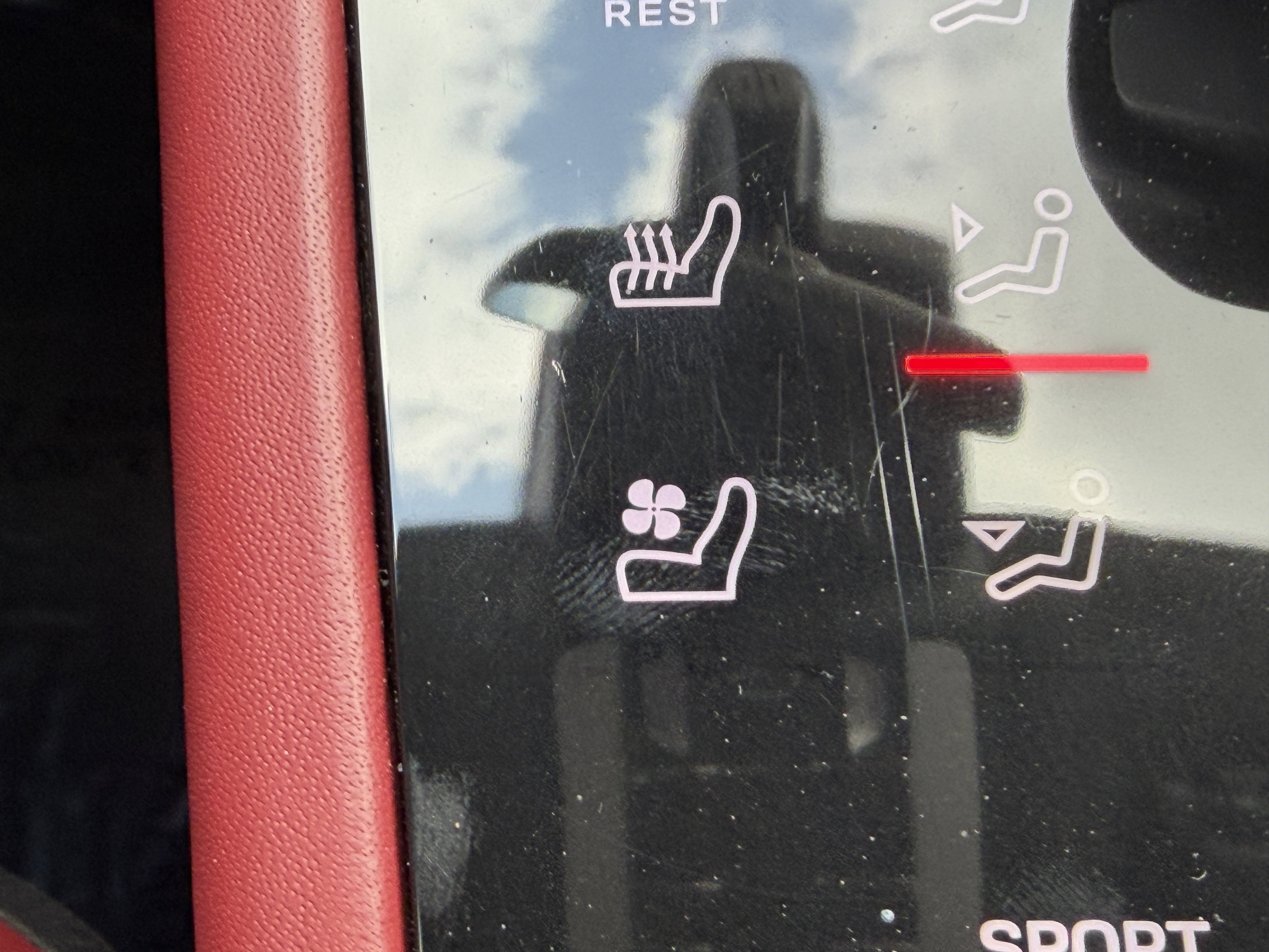 Certified 2024 Porsche Macan image 30