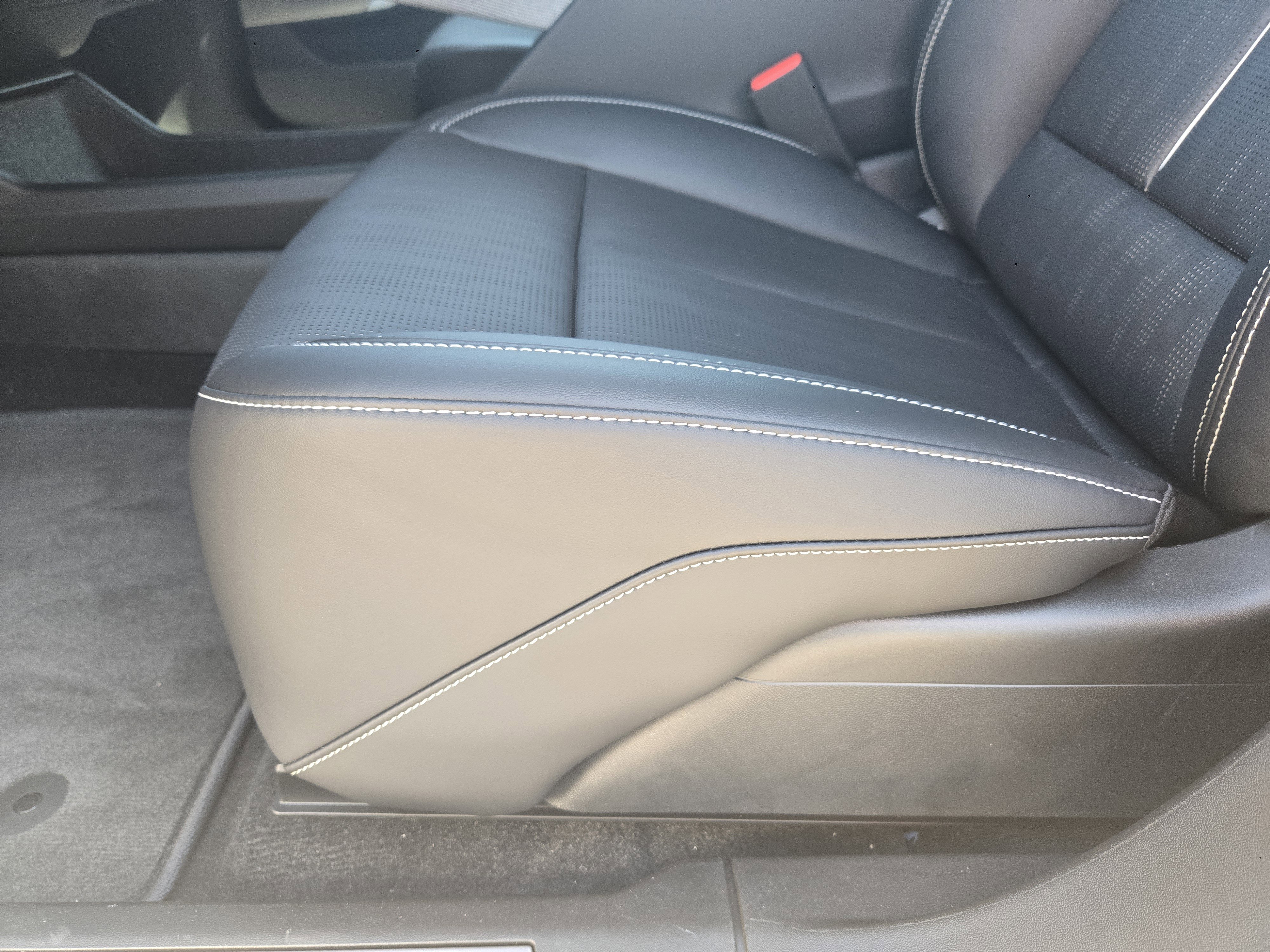 New 2025 Cadillac Optiq Luxury 2 image 17