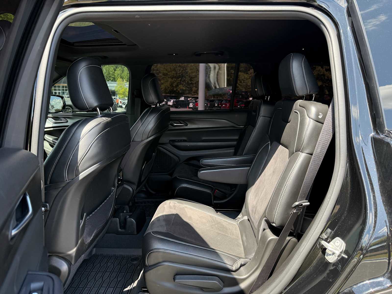 Used 2023 Jeep Grand Cherokee L Laredo AWD/4WD image 25