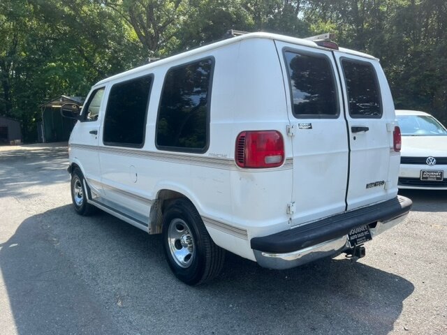 Used 2000 Dodge B1500 RWD image 2